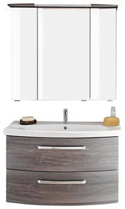 Frontale Ansicht einer modernen Badkombination mit Spiegelschrank und Waschbeckenunterschrank in Holzoptik.