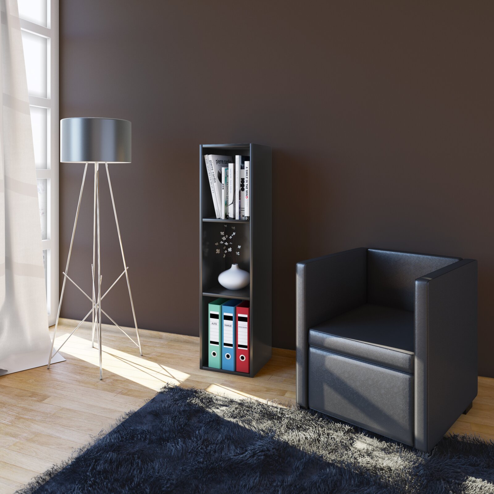 VCM CD/DVD-Sammel-Regal MENDAS Schmales schwarzes Standregal mit drei Fächern, befüllt mit Büchern, Vase und Ordnern, im Wohnzimmer neben Stehlampe und Sessel, frontale Perspektive leicht von links