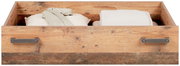 Unterbettschubkasten aus Holz mit Metallgriffen, gefüllt mit Kissen und Decke, frontal fotografiert.