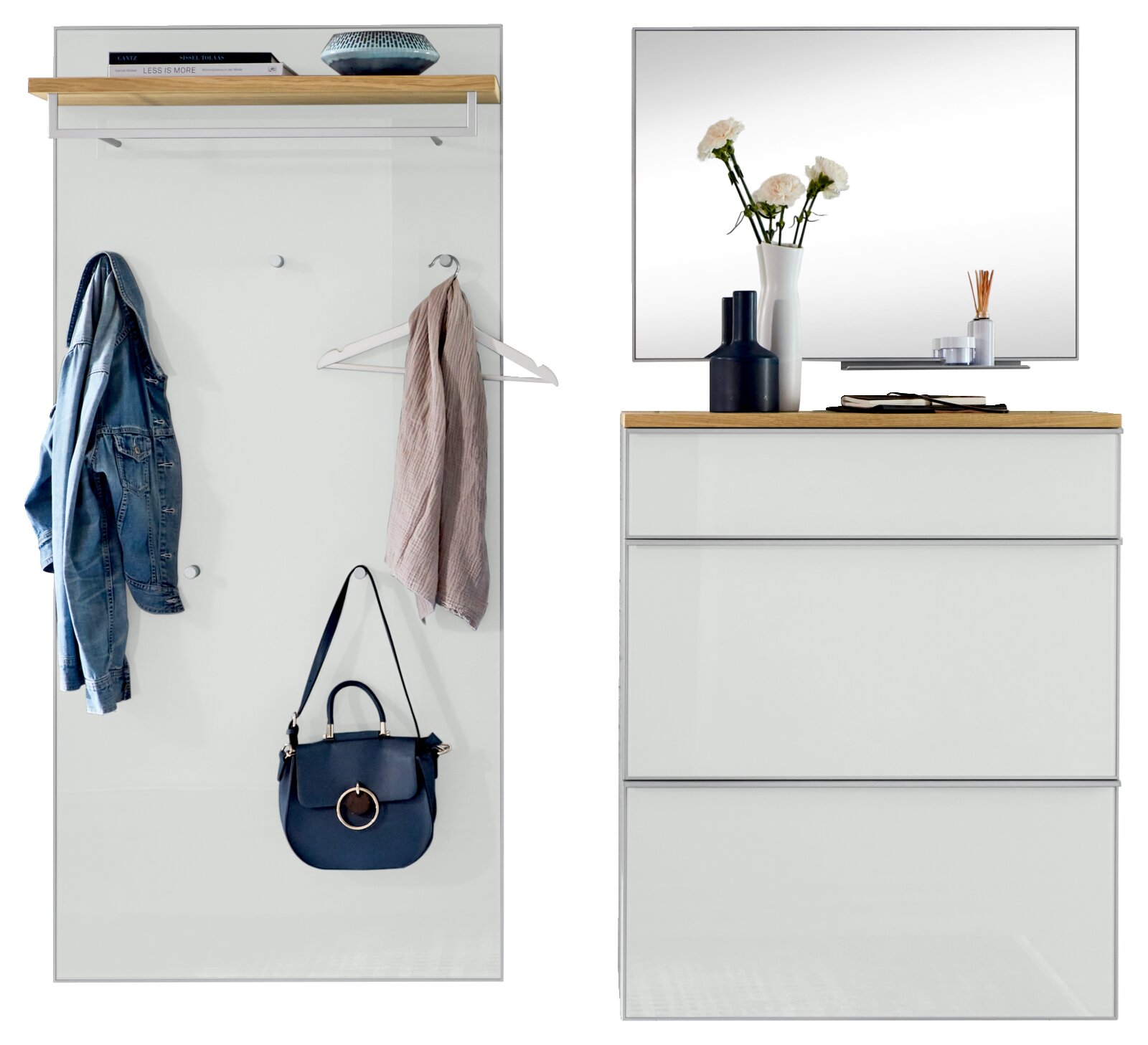 VOSS Garderoben-Set 4-tlg. VORTINA Moderne weiße Garderoben-Kombination im Set: links Wandgarderobe mit Holzablage, Haken und Kleiderbügel, rechts Schuhschrank mit Holzplatte und großem Spiegel, frontale Ansicht.