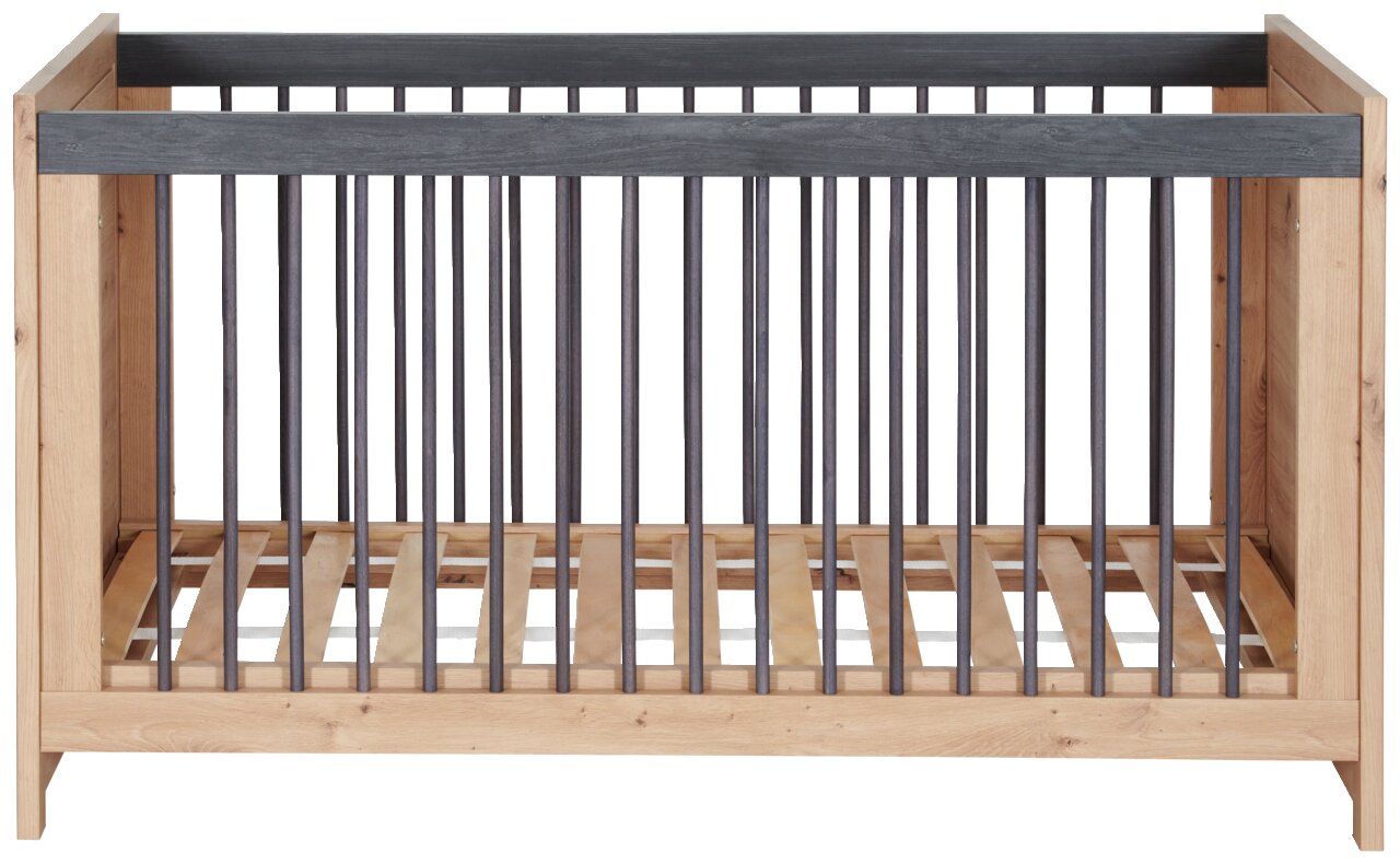 Frontansicht eines Kinderbetts aus Holz mit dunklen Gitterstäben.