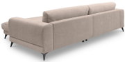 Beiges, modernes Ecksofa mit Recamiere/Longchair links, Stoffbezug und schwarzen Metallfüßen, Ansicht schräg von hinten/rechts