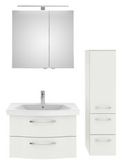 Badezimmermöbel-Set bestehend aus einem Spiegelschrank mit Beleuchtung, einem Waschbeckenunterschrank mit zwei Schubladen und einem hohen Seitenschrank, frontal abgebildet.