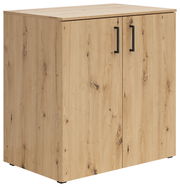 Kommode aus hellem Holz mit zwei Türen und schwarzen Griffen, seitliche Perspektive