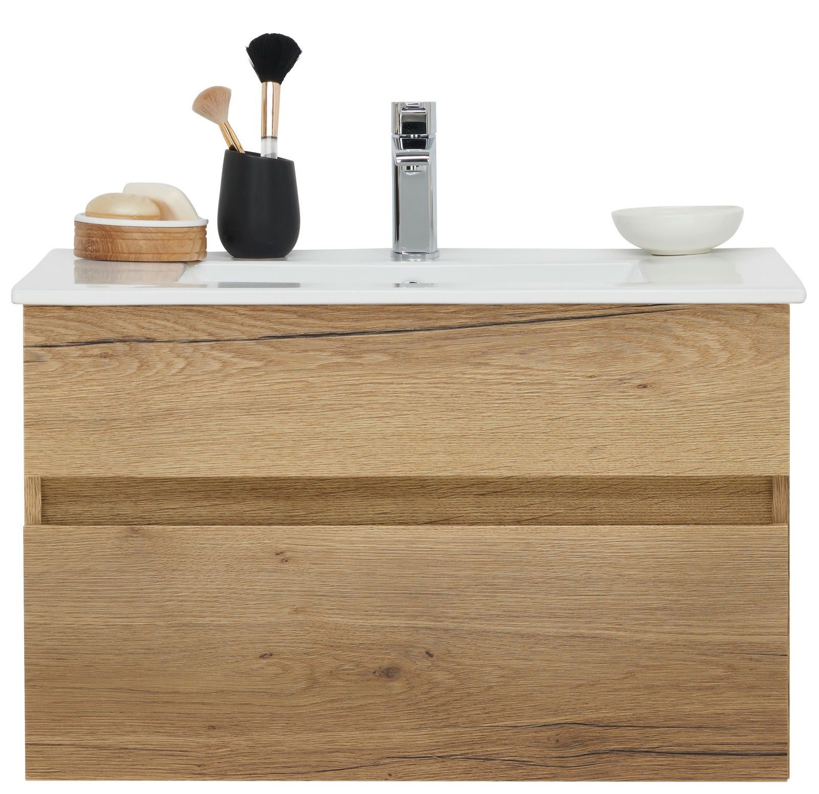 Frontansicht eines modernen Waschtisch-Sets mit Holzoptik, weißem Waschbecken und Chromarmatur, dekoriert mit Seife und Bürsten.