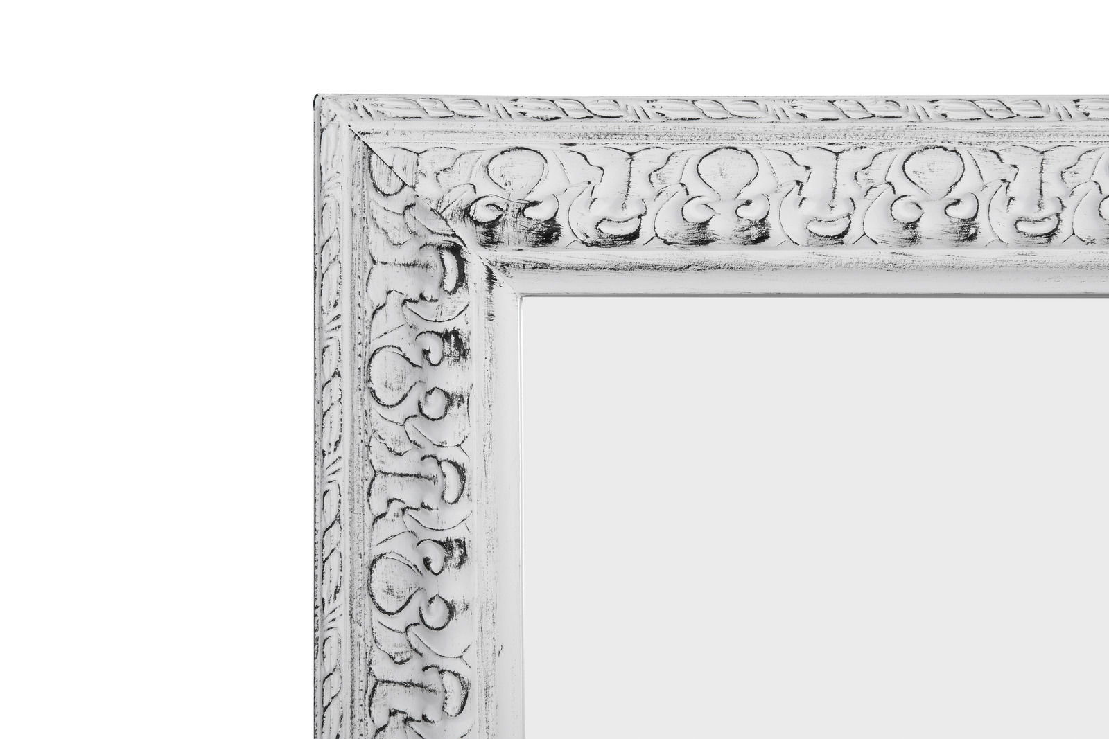 Detailansicht eines weißen, kunstvoll verzierten Spiegelrahmens der Serie EMMA.