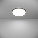 Runde LED-Deckenleuchte ROVITO-Z, Ansicht von unten, leuchtend an einer grauen Decke montiert.