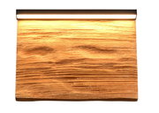 Wandleuchte aus Holz mit horizontaler LED-Leiste, Frontalansicht