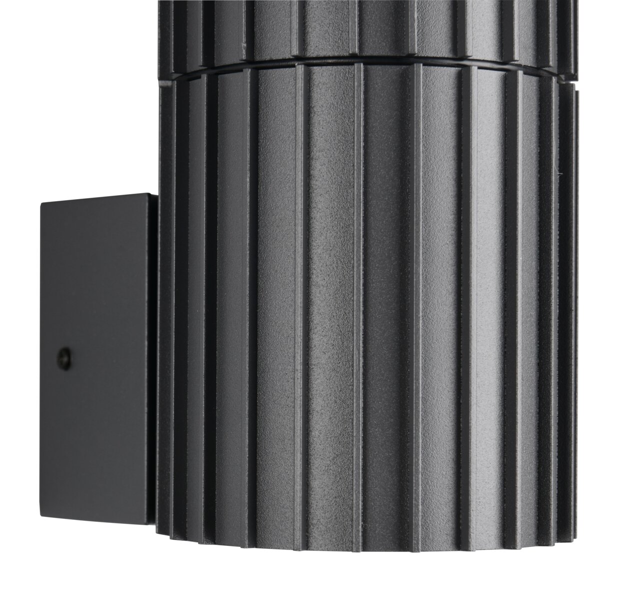 Trio Leuchten Aussenwandleuchte VOLGA Nahaufnahme einer modernen, gerippten Außenwandleuchte in schwarzer Farbe, seitliche Perspektive.