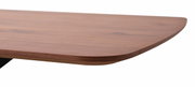 Nahaufnahme einer Tischkante aus Holz mit abgerundeter Ecke, seitliche Perspektive.