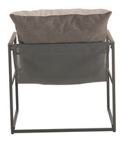 Rückansicht eines Lounge-Sessels mit grauem Metallrahmen und gepolstertem Rückenkissen.