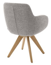 Achterkant van een grijze fauteuil met houten poten, gezien van linksachter