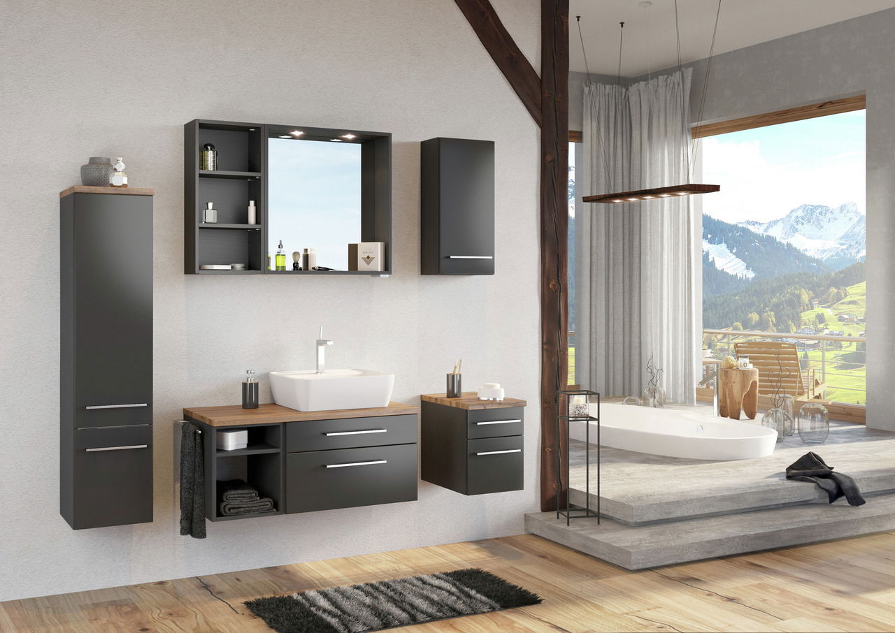 Moderner Waschtischunterschrank in einem stilvollen Badezimmer mit Bergblick, aus der Perspektive von vorne rechts.