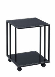 Moderne zwarte bijzettafel met twee niveaus en wieltjes, zijaanzicht