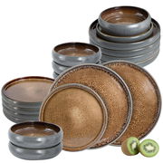 18-teiliges Tafelservice in Beige mit rustikalem Design, bestehend aus Tellern und Schalen, seitliche Perspektive