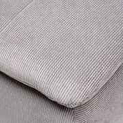 Nahaufnahme eines grauen, strukturierten Stoffes eines Boxspring-Funktionssofas, perspektivisch von oben fotografiert.