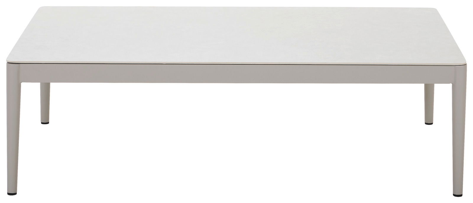 Moderner Loungetisch mit rechteckiger, weißer Tischplatte und schlanken Beinen, frontal fotografiert.