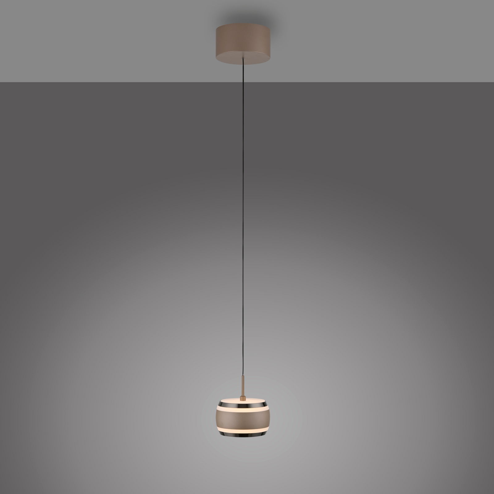 Moderne LED-Pendelleuchte in Braun, seitliche Perspektive