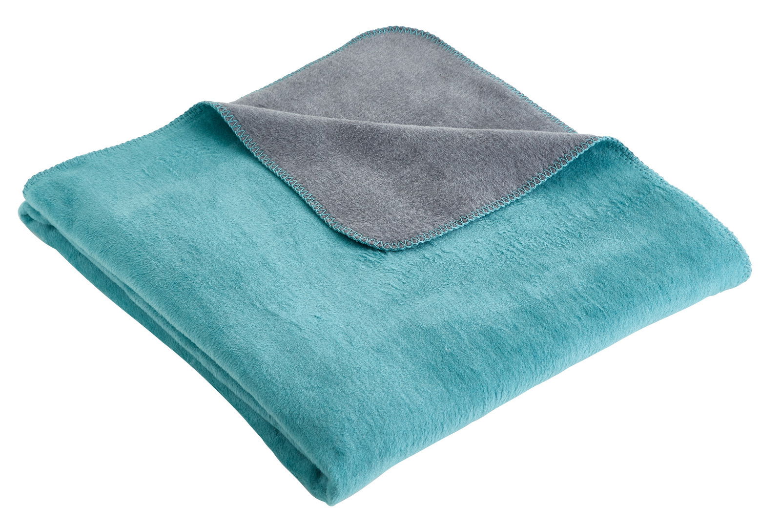 Gefaltete zweifarbige Wohndecke in Türkis und Grau, aus einer schrägen Perspektive fotografiert.