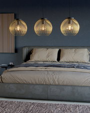 Drei moderne Pendelleuchten Venezuela in einem Schlafzimmer, aus der Perspektive über dem Bett hängend.