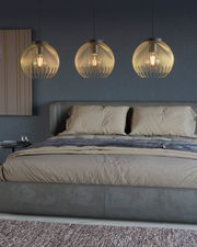 Drei moderne Pendelleuchten Venezuela in einem Schlafzimmer, aus der Perspektive über dem Bett hängend.