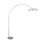 Moderne LED-Bogenleuchte in seitlicher Perspektive mit elegantem, gebogenem Design und rundem Lampenschirm.