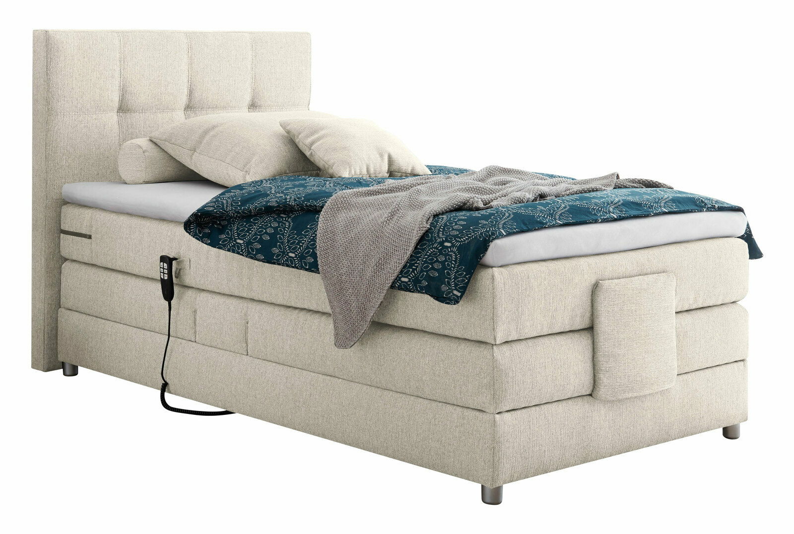 Boxspringbett in seitlicher Perspektive mit beigem Stoffbezug, Kopfteil, blauer Decke und Kissen.