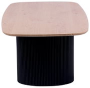 Moderner Couchtisch mit runder, geriffelter schwarzer Basis und heller Holzplatte, Frontalansicht