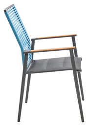 Moderner Sessel mit blauer Rückenlehne und Holzarmlehnen, seitliche Perspektive