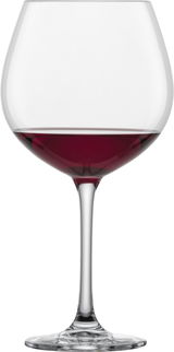 Rotweinglas Classico mit elegantem Stiel, gefüllt mit Rotwein, seitliche Perspektive