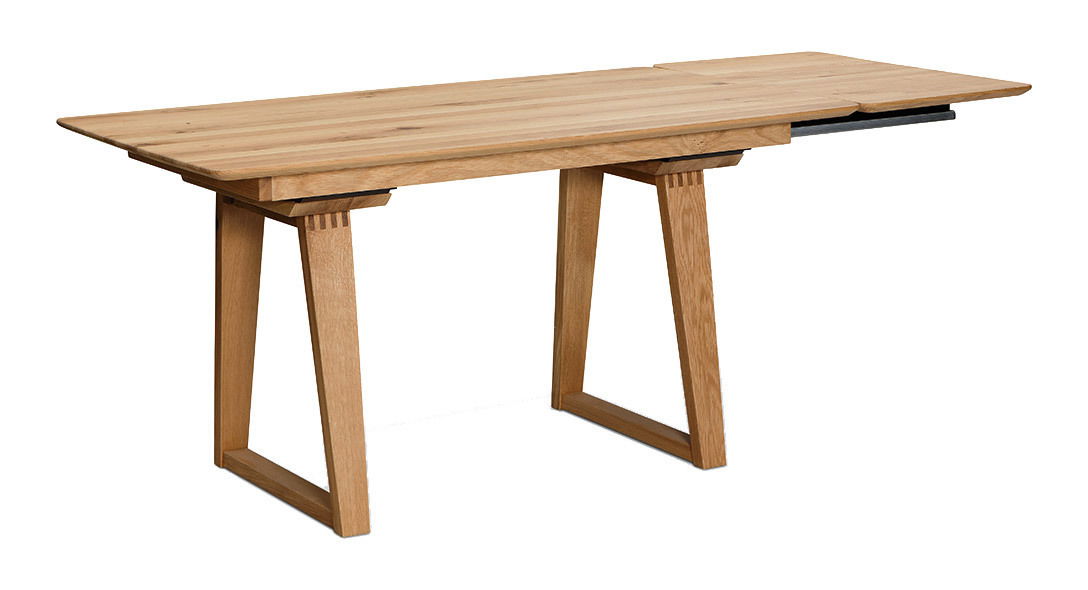 Holzesstisch mit rechteckiger Tischplatte und V-förmigen Beinen, seitliche Perspektive