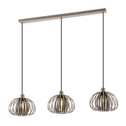 Moderne Hängeleuchte mit drei kugelförmigen Lampenschirmen aus Metall, frontal betrachtet.