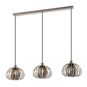 Moderne hanglamp met drie bolvormige lampenkappen van metaal, gezien van voren.