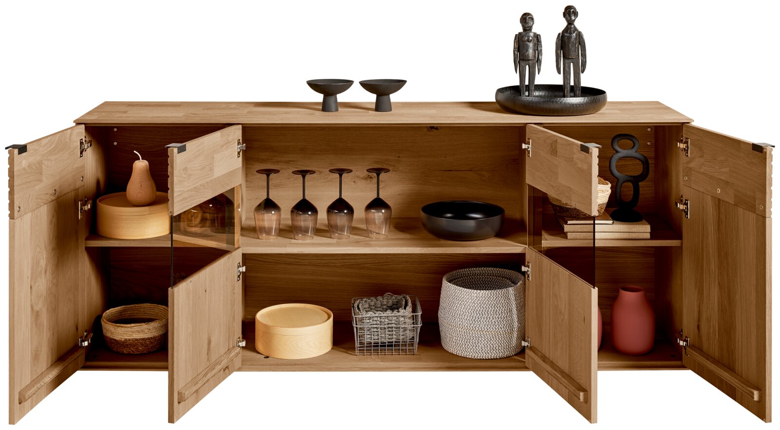 Offenes Sideboard aus Holz mit dekorativen Gegenständen, von vorne betrachtet.