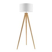 Moderne Stehleuchte mit dreibeinigem Holzgestell und weißem Lampenschirm, Frontalansicht.