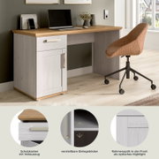 Moderner Schreibtisch in Weiß und Eiche-Optik mit Schublade und Tür, im Homeoffice-Setting mit Laptop; Ansicht schräg von vorne links