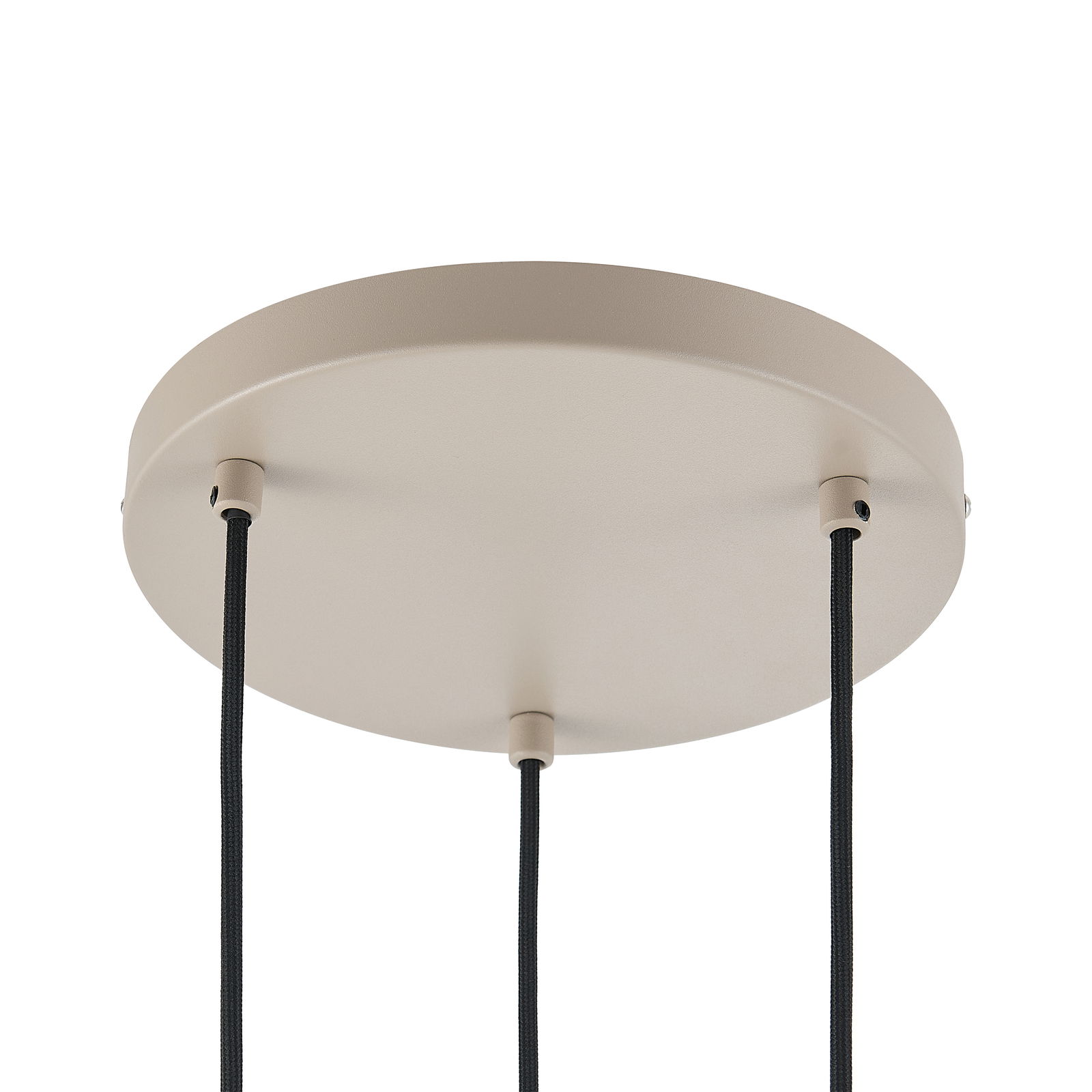 Ansicht von unten auf eine runde, beige Deckenhalterung mit drei schwarzen Kabeln für eine Hängeleuchte.