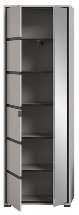 Garderobenschrank mit geöffneter Tür, zeigt mehrere Regalböden, Frontalansicht