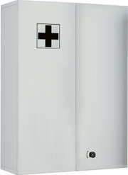 Weißer Erste-Hilfe-Wandschrank mit schwarzem Kreuz und Drehverschluss, Frontansicht in leichter Schrägperspektive