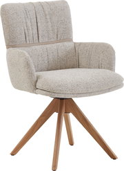 Gepolsterter Drehstuhl mit hoher Rückenlehne, hellgrauem Strukturstoff und Holz-Kreuzfuß, schräg von vorne links fotografiert.