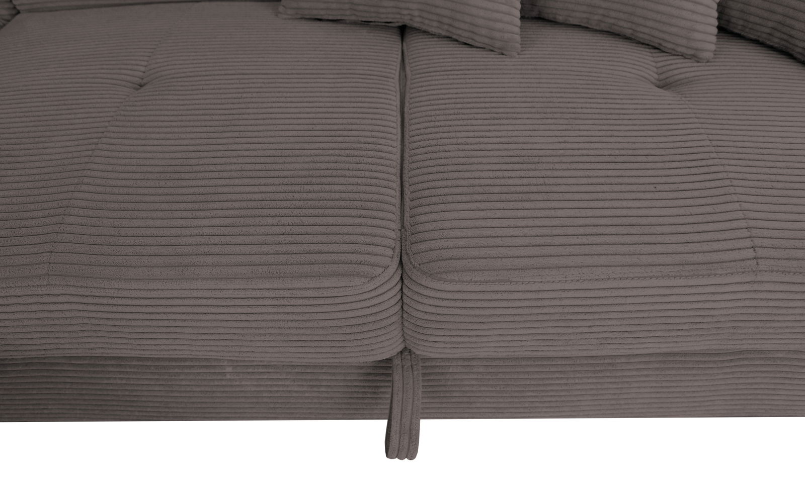 Nahaufnahme einer grauen, gerippten Polsteroberfläche eines Sofas, von oben betrachtet.