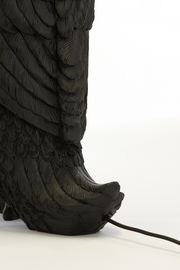 Detailansicht der Tischleuchte DUCK von Light&Living, die den Fuß in Form eines Entenfußes mit detaillierter Federstruktur zeigt.