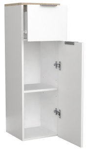 Weißer Hochschrank mit Holzoptik-Abdeckplatte, offener oberer Klapptür und geöffneter unterer Drehtür, Innenraum mit Einlegeboden, Perspektive: leicht von vorne links