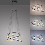 Moderne Pendelleuchte PURE Flying Ring mit mehreren ineinander verschlungenen LED-Ringen, von der Decke hängend, in verschiedenen Lichtstimmungen gezeigt.