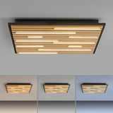 Moderne Wand- und Deckenleuchte Q-AKUS mit Holzlamellen und integrierter LED-Beleuchtung, Perspektive von unten.