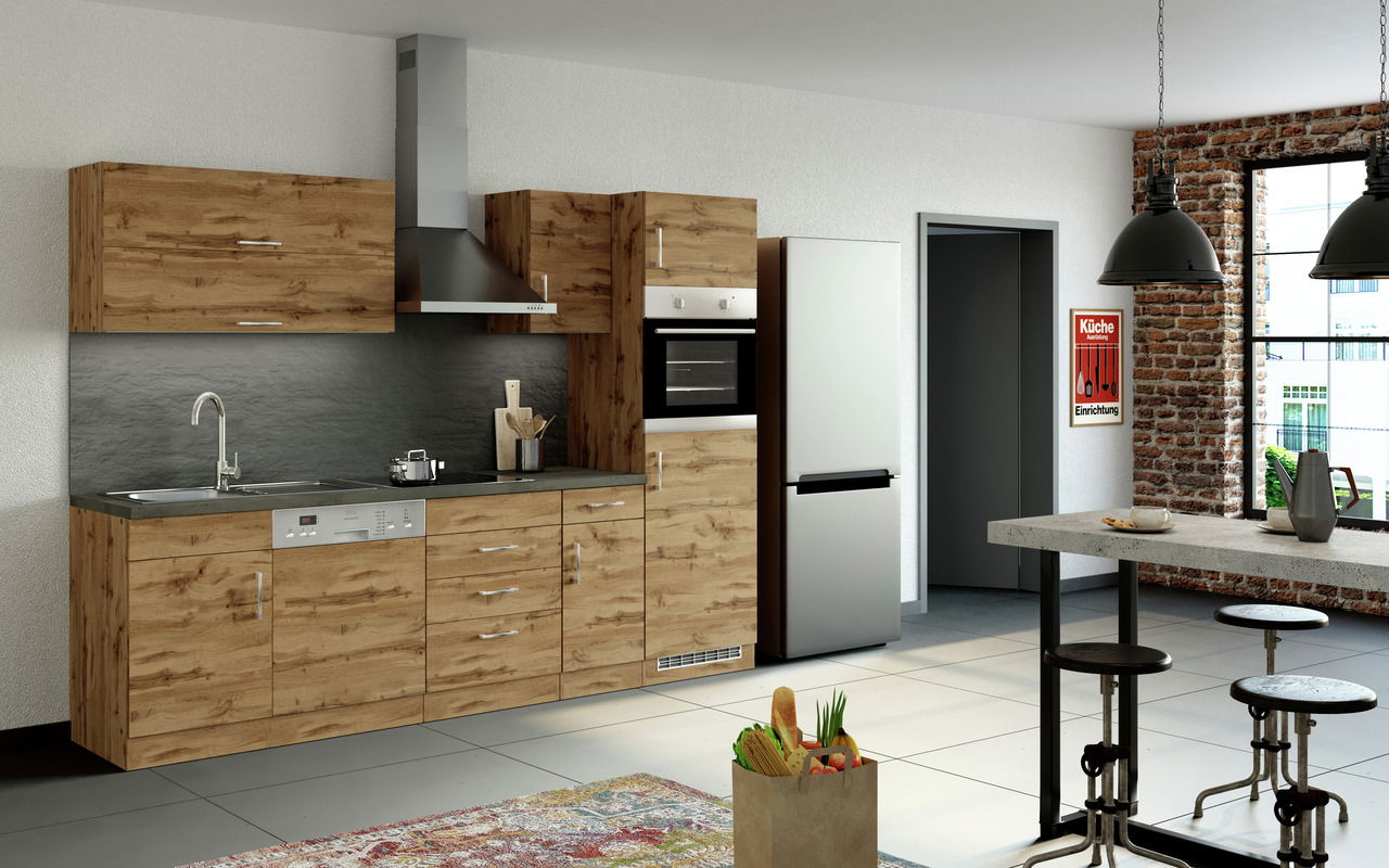Moderne Küchenzeile in Holzoptik mit eingebautem Geschirrspüler, Herd und Kühlschrank, seitliche Perspektive