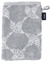 Grauer Waschhandschuh mit geometrischem Muster, von oben fotografiert, mit einer Schlaufe und einem Markenetikett an der Seite.