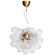 Moderne hanglamp met gouden fitting en heldere glazen bollen, zijaanzicht