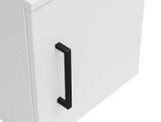 Weißer Aufsatzschrank mit schwarzem Griff, seitliche Perspektive