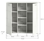 Weiße Kommode mit zwei offenen Türen, neun Fächern und den Maßen 110 cm Breite, 108 cm Höhe und 37 cm Tiefe, frontale Ansicht.